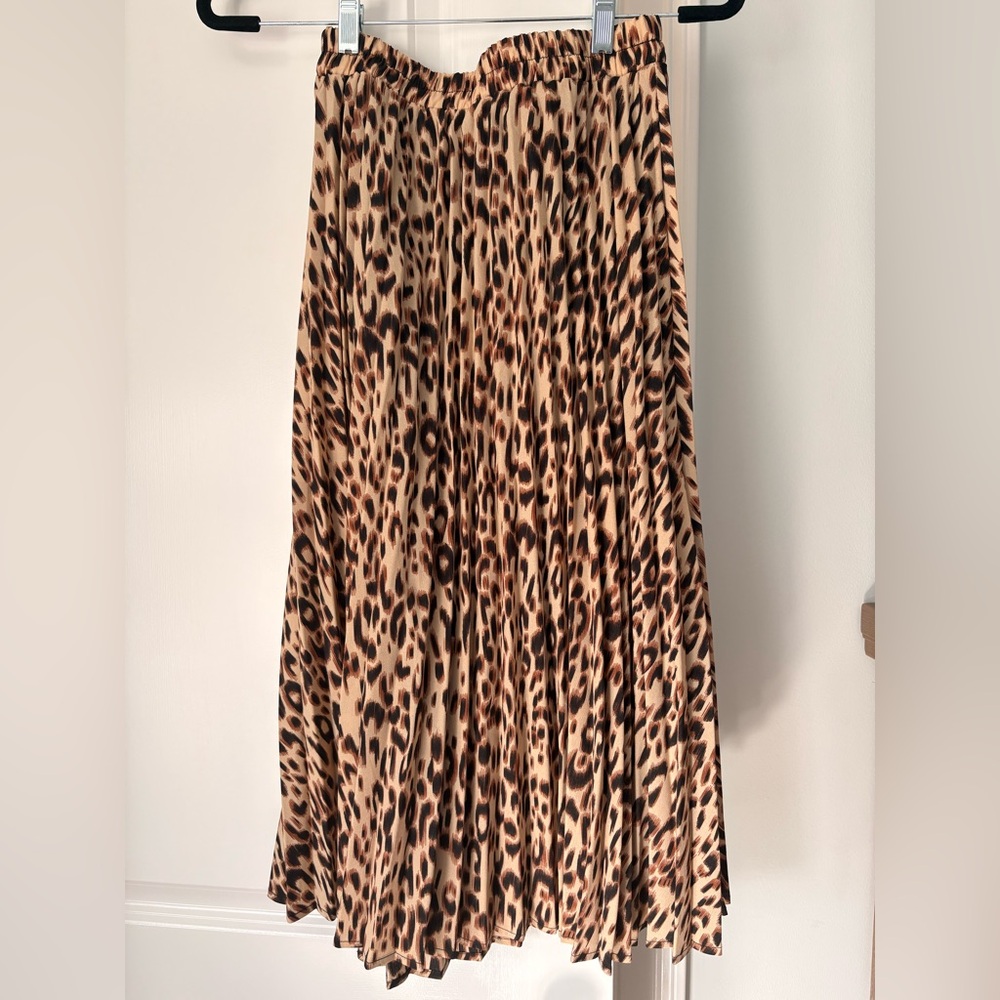 Leopard Print Pleated Skirt